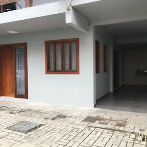 Casa de Férias Casa Aconchegante A 50m Da Praia!, Florianópolis